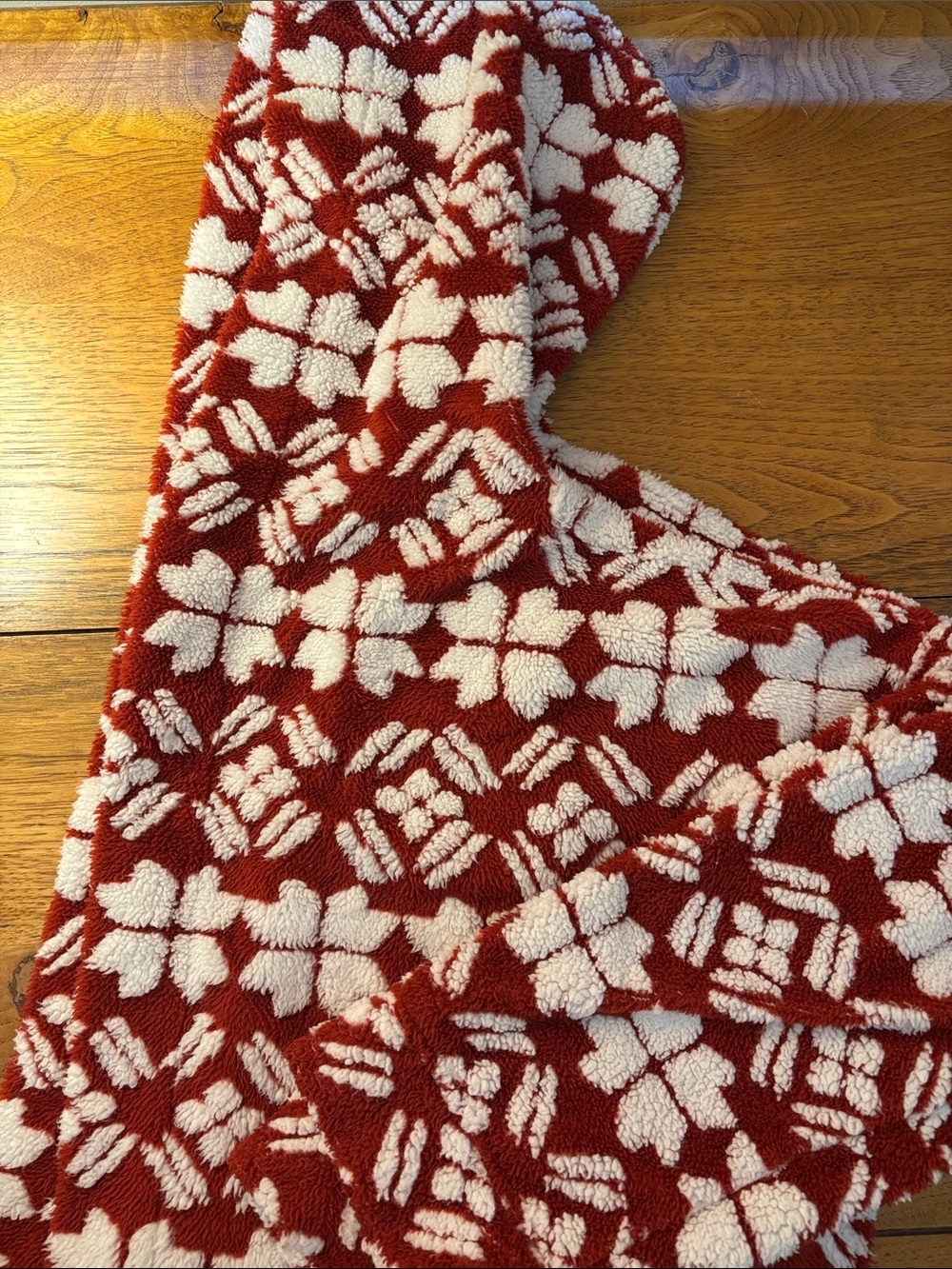 Vera Bradley Red and Cream Patterned Sherpa Robe